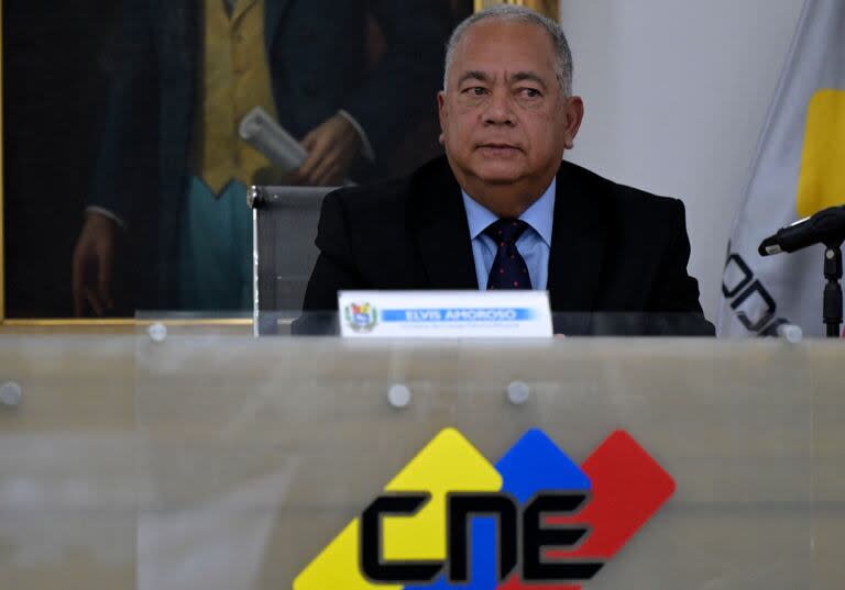 El presidente del Consejo Nacional Electoral (CNE), Elvis Amoroso, habla durante una conferencia de prensa en Caracas el 2 de agosto de 2024