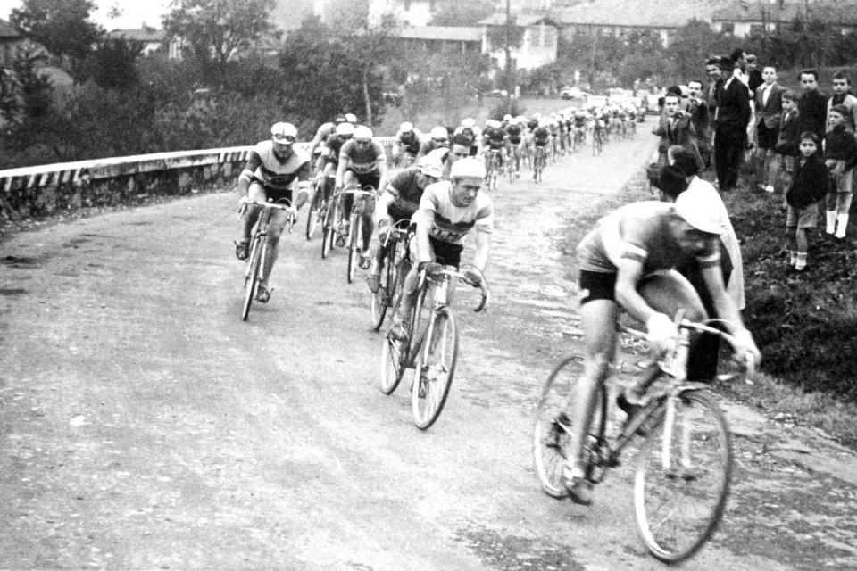 italy cycling race fausto coppi dezan ortelli 1946