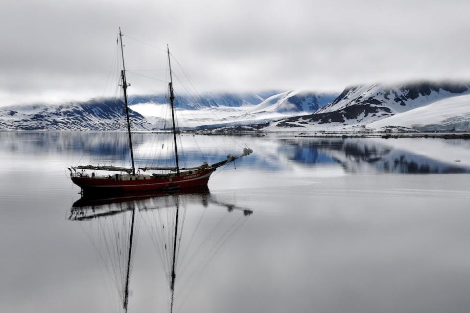 <p>Sailboat near Spitsbergen Island, Norway // May 6, 2015</p>