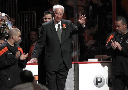 NHL Hall of Fame legend Gordie Howe waves as he enters the rink for a ceremony honoring his son, Philadelphia Flyers' NHL Hall of Fame defenseman, Mark before the start of the Flyers versus the Detroit Red Wings NHL ice hockey game in Philadelphia, Pennsylvania, United States on March 6, 2012. REUTERS/Tim Shaffer/File Photo