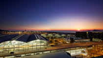 <p>Nº 5: Aeropuerto Internacional de Hong Kong También conocido como aeropuerto Chek Lap Kok, el centro de conexión de Cathay Pacific se mantuvo en la misma posición que el año pasado. (Eddie yip/Creative Commons) </p>