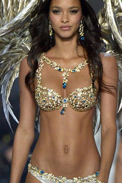 Brazilian model Lais Ribeiro rocks world's most expensive bra at the Victoria's  Secret Fashion Show in China (Photos)