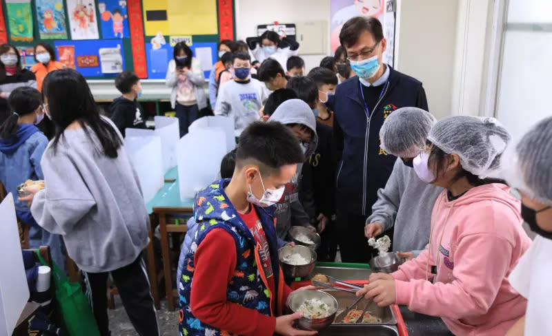 ▲台中市教育局宣布跟進新北，各校營養午餐暫緩使用辣椒粉及咖哩粉等調味料。（圖／台中市政府提供，2024.03.06）