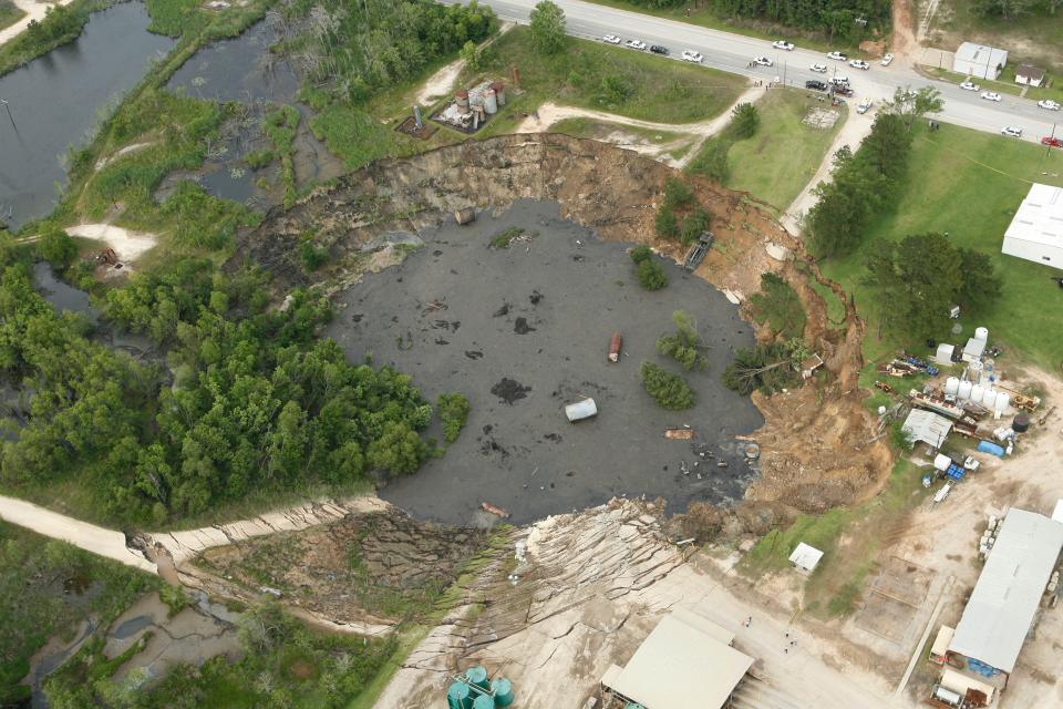 A massive sinkhole near Daisetta, Texas, is seen Wednesday afternoon, May 7, 2008.  A large sinkhole swallowed up oil field equipment and some vehicles Wednesday in southeastern Texas and continued to grow.