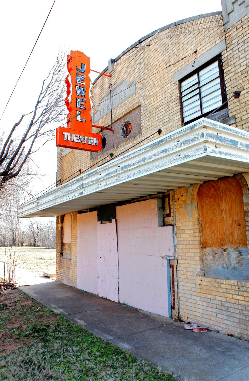 The Jewel Theater building is seen in 2012 at NE 4 and Laird Avenue.