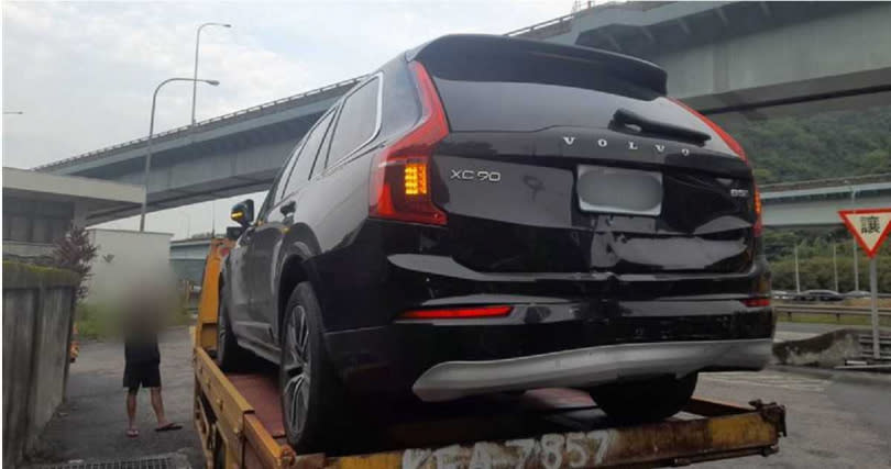 被追撞的Volvo XC90。（圖／翻攝畫面）