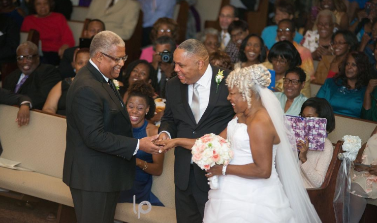 The Viral “Never2LateCouple” officially tied the knot. (Photo: Instagram/gianna_snell_photography)