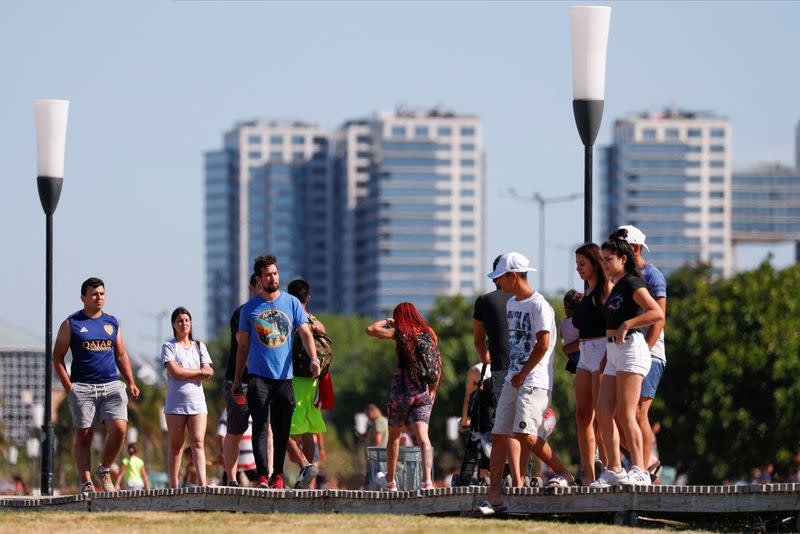 People enjoy the day during a heat wave in Buenos Aires