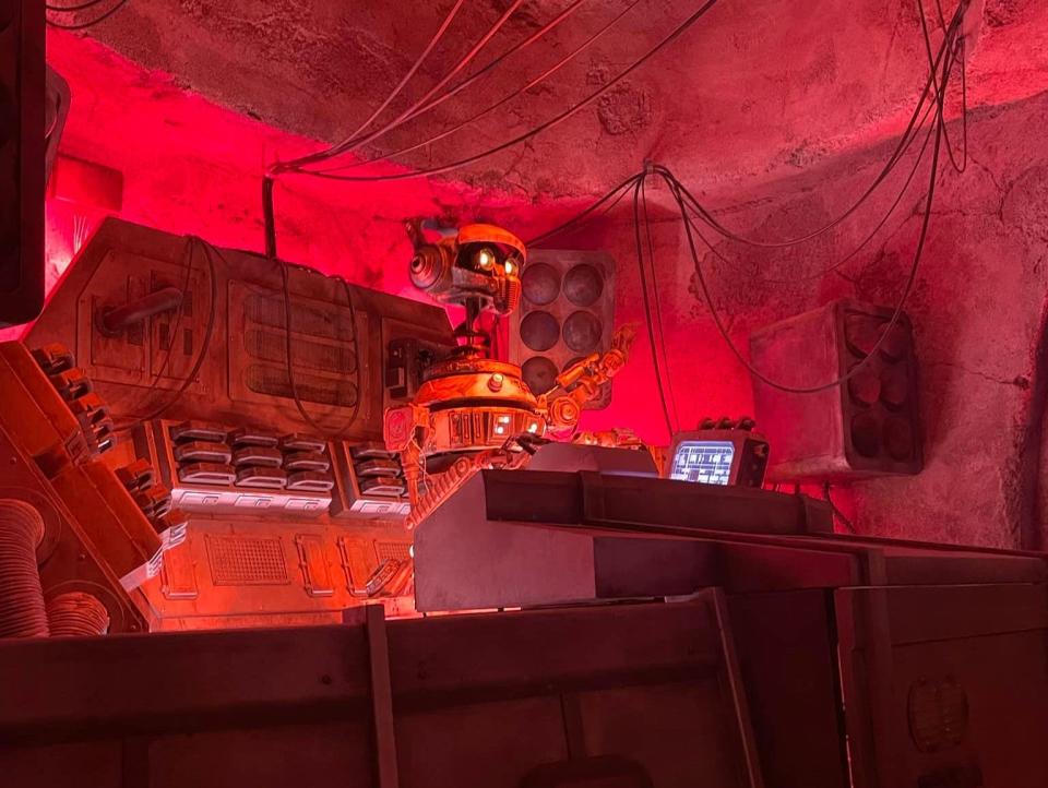 a droid dj at oga's cantina disney world