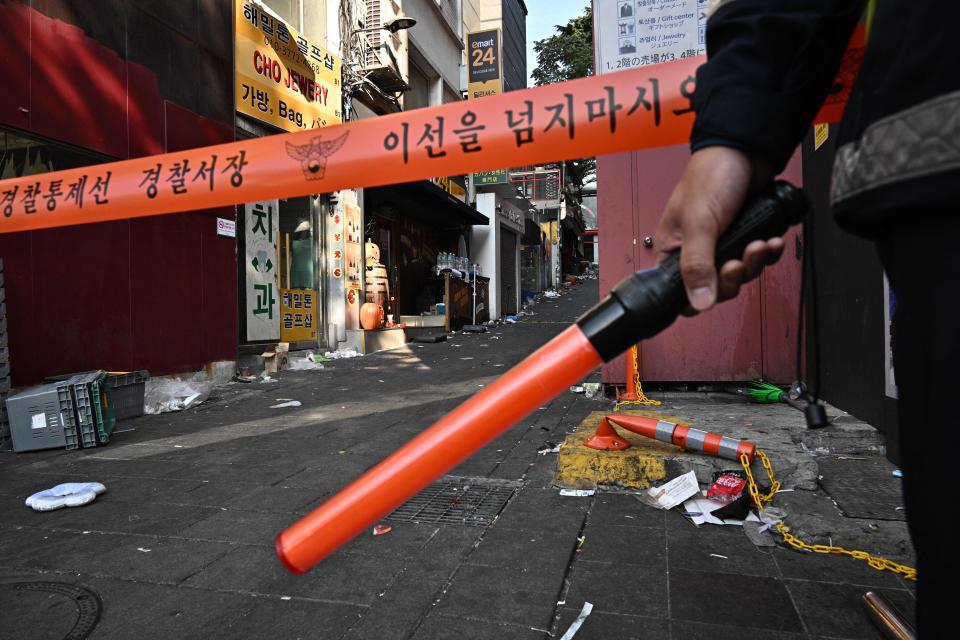 El  distrito de Itaewon en Seúl, donde una estampida humana dejó más de un centener de muertos en una celebración de Halloween. |  Foto: ANTHONY WALLACE/AFP via Getty Images