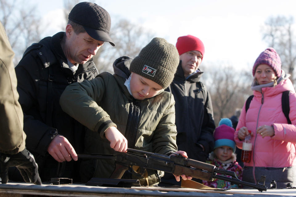 KIEV, UKRAINE - 2022/02/13: A Ukrainian boy takes part in a military training for residents, which organized by Right Sector far-right activists in Kiev.
Everyone was allowed to take part in the exercises of using of weapons, tactical medicine and safe behavior when detecting explosives. Russia has deployed over 100,000 troops near the Ukrainian border, and the U.S. says Russia may invade any day. (Photo by Pavlo Gonchar/SOPA Images/LightRocket via Getty Images)