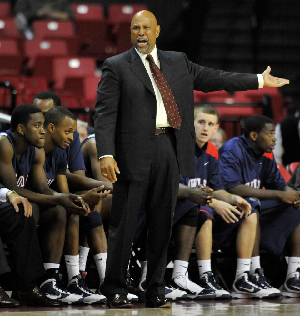 Florida Atlantic coach Mike Jarvis reacts to a call during the second half of an NCAA college basketball game against Maryland, Sunday, Dec. 27, 2009, in College Park, Md. Maryland won 72-59.