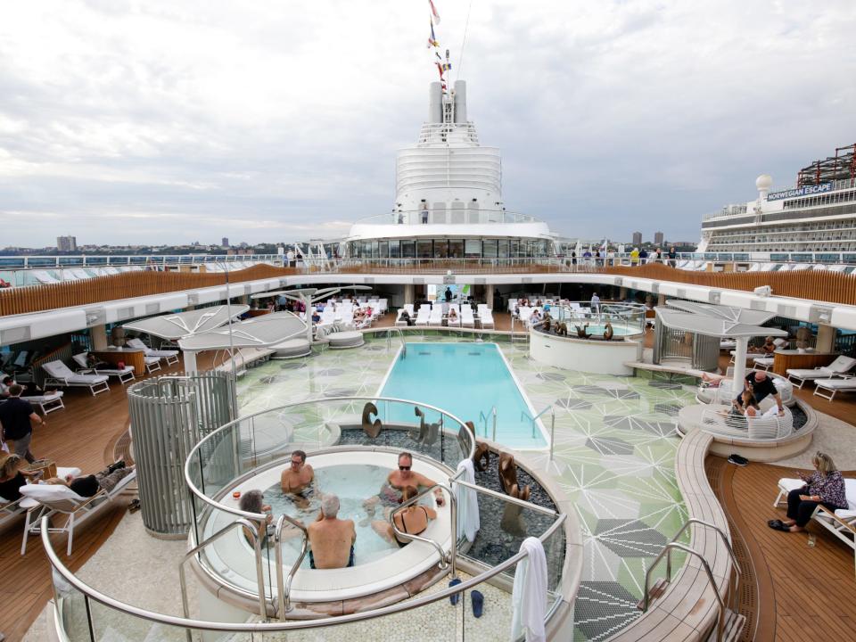 Pool deck on the Oceania Vista