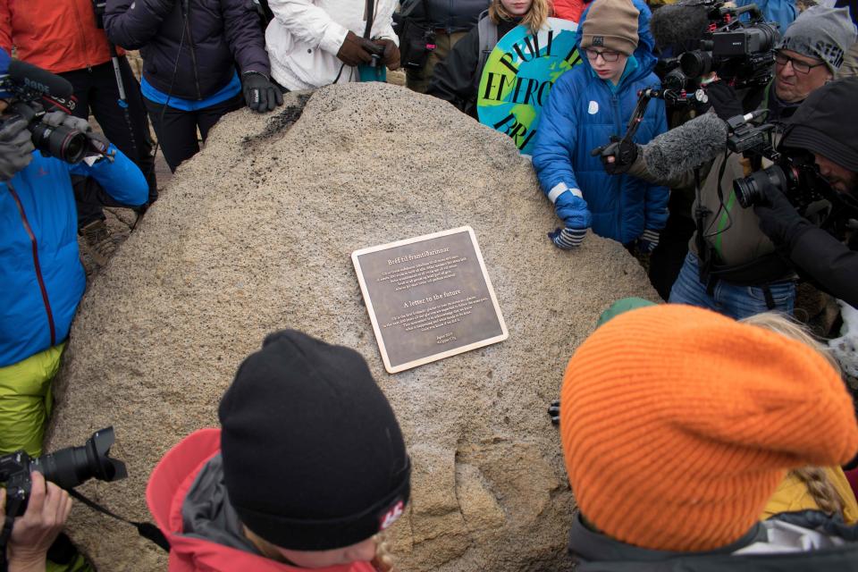 Islandia celebra un funeral por la pérdida de un glaciar y alerta sobre el cambio climático