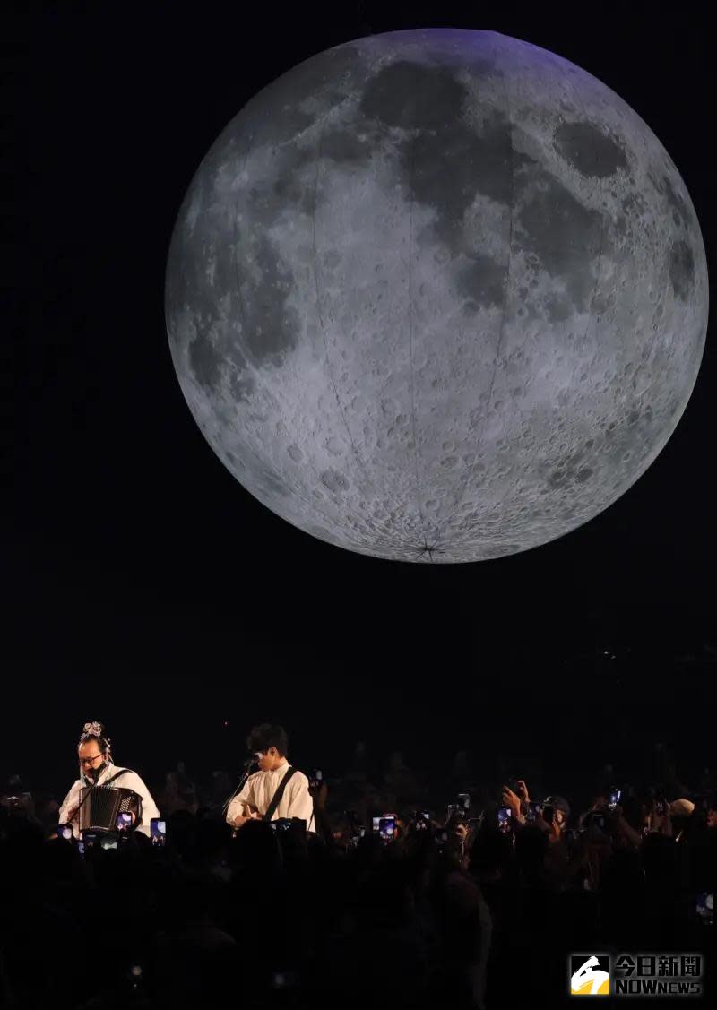 ▲盧廣仲演唱多首關於「月亮」的歌曲。（圖／記者鄭孟晃攝）