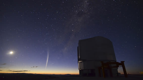 This photo comes from a time-lapse sequence taken by Gabriel Brammer from ESO just two days ago on 22 December 2011. Gabriel was finishing his night shift as support astronomer at the Paranal Observatory when the comet rose over the horizon jus