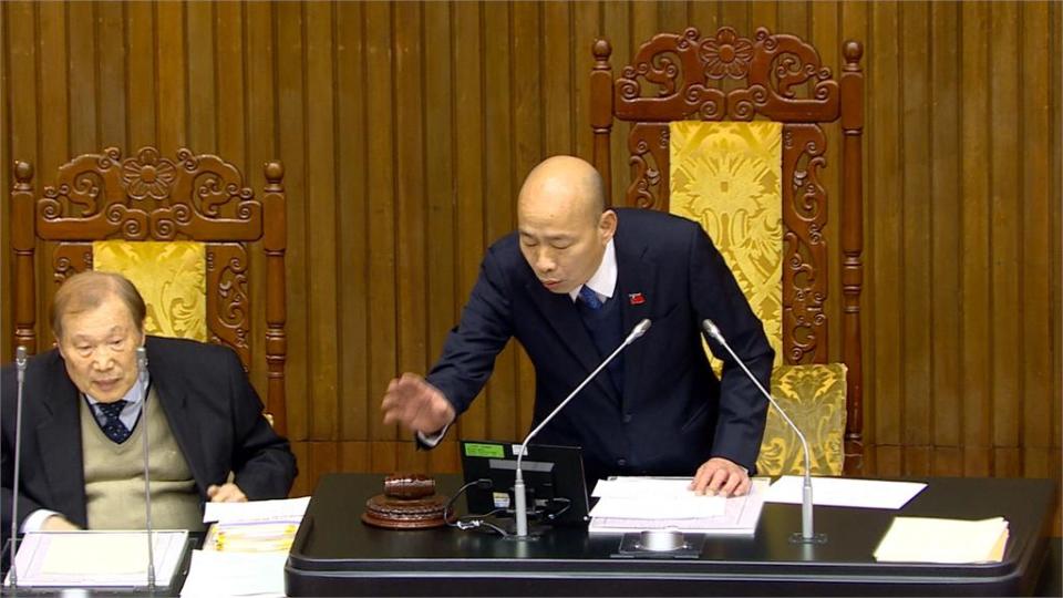 議事處通知陳亭妃改書面質詢？洪申翰駁：沒收到訊息