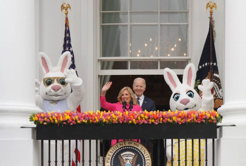 US President Joe Biden (R) and First Lady, Jill Biden, attend the 2024 White House Easter Egg Roll at the South Lawn. Niyi Fote/TheNEWS2 via ZUMA Press Wire/dpa