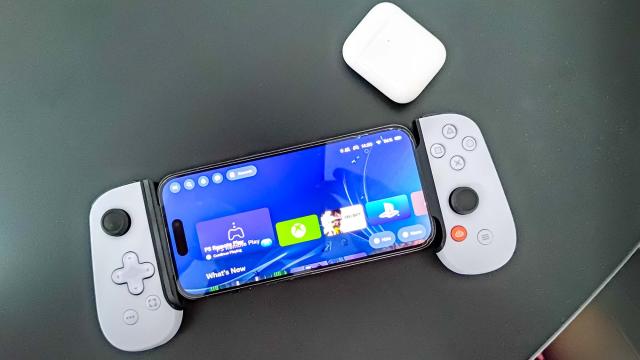 BACKBONE One Mobile Gaming Controller for Android and iPhone 15 Series  (USB-C) - Turn Your Phone into a Gaming Console - Play Xbox, Playstation,  Call