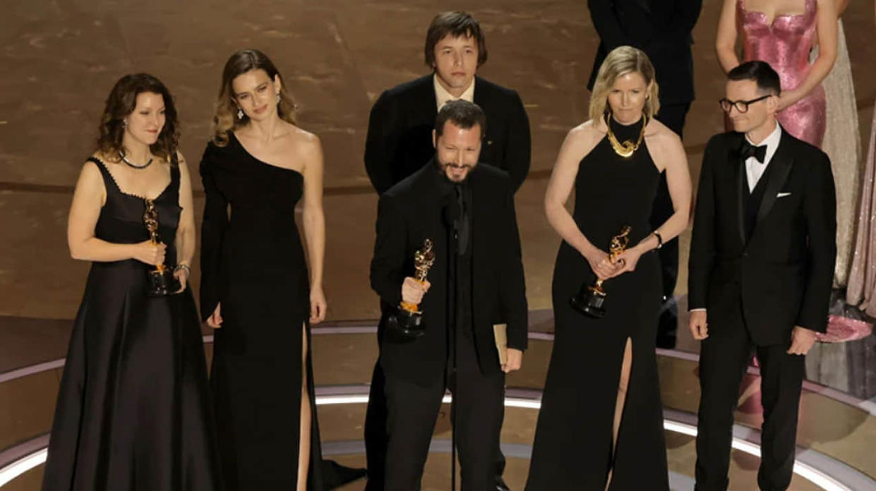 Mstyslav Chernov and crew of 20 Days in Mariupol on stage at Oscars 2024. Photo: Getty Images