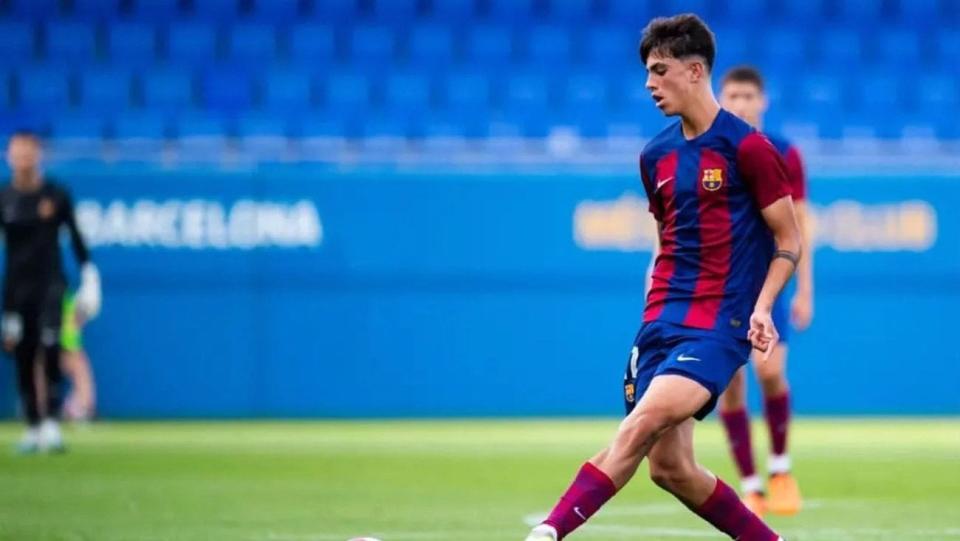 Barcelona academy midfield gem will be part of first-team pre-season under Flick