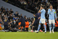 Real Madrid's Antonio Rudiger, second left, celebrates with his teammates at the end of the Champions League quarterfinal second leg soccer match between Manchester City and Real Madrid at the Etihad Stadium in Manchester, England, Wednesday, April 17, 2024. (AP Photo/Dave Shopland)