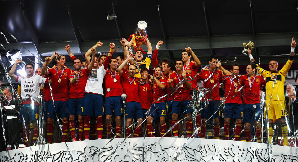 Iker Casillas (C) of Spain lifts the trophy as he celebrates following victory in the UEFA EURO 2012 final match between Spain and Italy at the Olympic Stadium on July 1, 2012 in Kiev, Ukraine. (Photo by Laurence Griffiths/Getty Images)