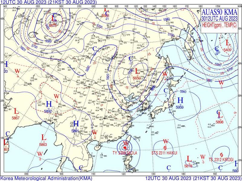 根據30日晚上的高空天氣圖，太平洋高壓勢力範圍延伸到中國浙江。（圖／翻攝自「台灣颱風論壇｜天氣特急」臉書）