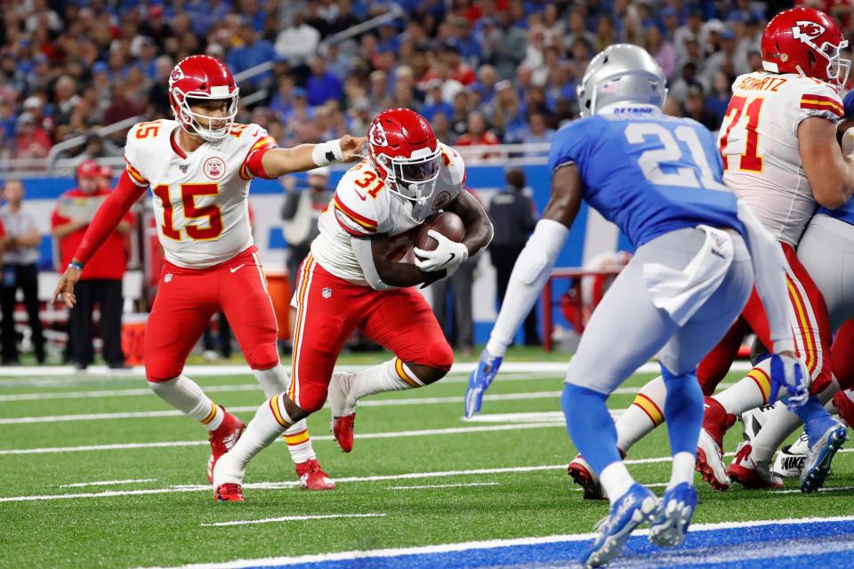 Kansas City Chiefs quarterback Patrick Mahomes (15) hands off to running back Darrel Williams (31) for a 1-yard touchdown rush during the second half of an NFL football game against the Detroit Lions, Sunday, Sept. 29, 2019, in Detroit. (AP Photo/Rick Osentoski)