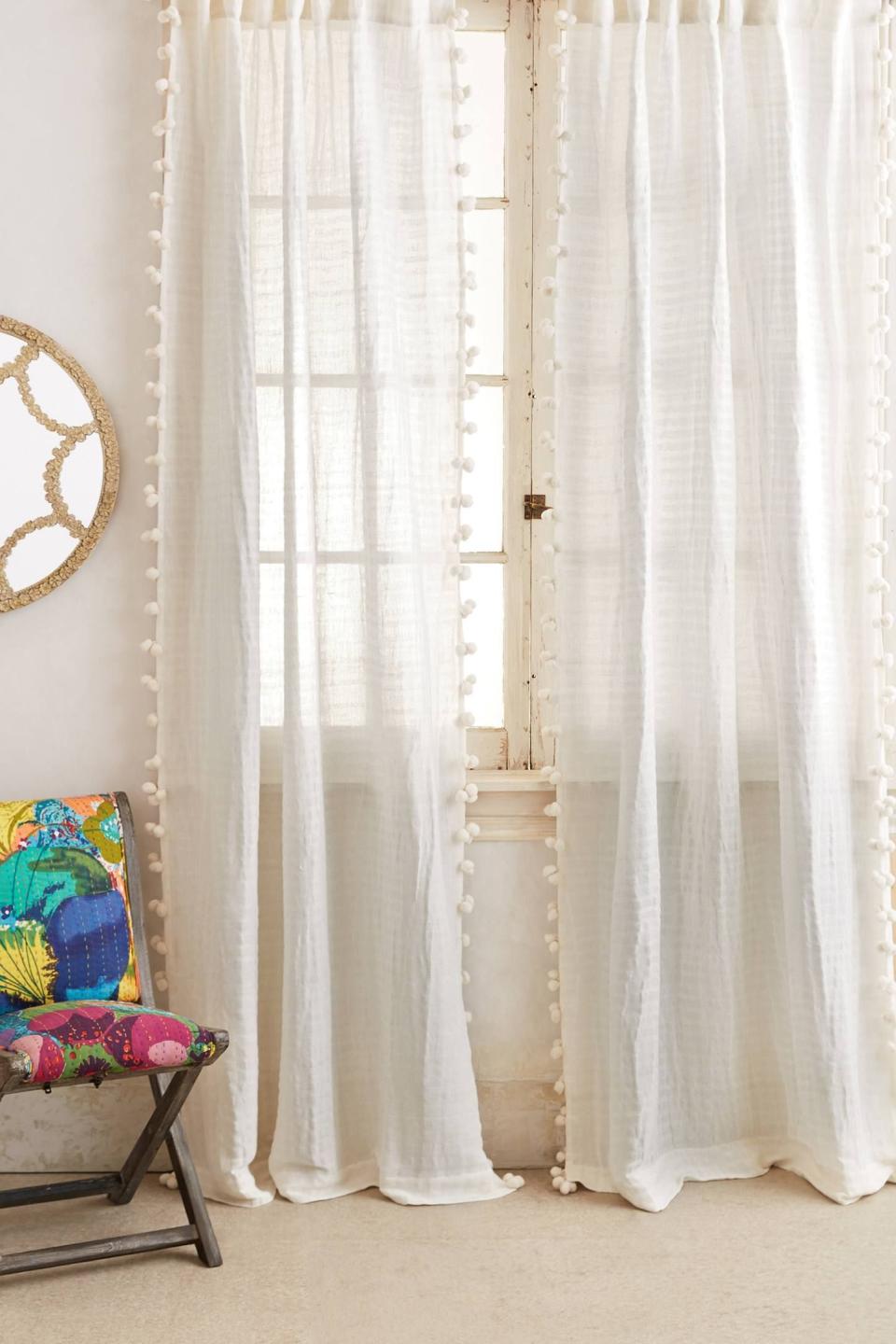 10) Pom Tassel Curtain [STANDARD]