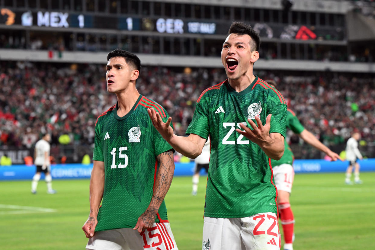 Uriel Antuna festeja junto a Hirving Lozano luego del gol mexicano ante Alemania. (Federico Gambarini/picture alliance via Getty Images)