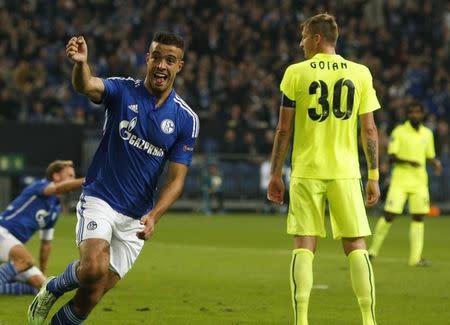 Schalke 04's Franco Di Santo (L) celebrates after he scored a goal against Asteras Tripolis during their Europa League group K soccer match in Gelsenkirchen, Germany, October 1, 2015. REUTERS/Ina Fassbender