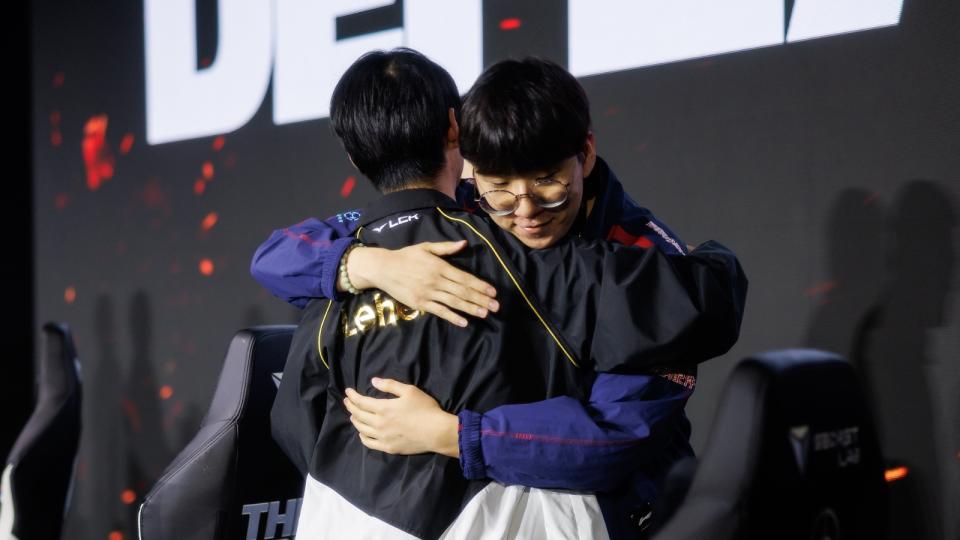 Ruler hugging former Gen.G teammate and Support, Lehends. (Photo: Riot Games)