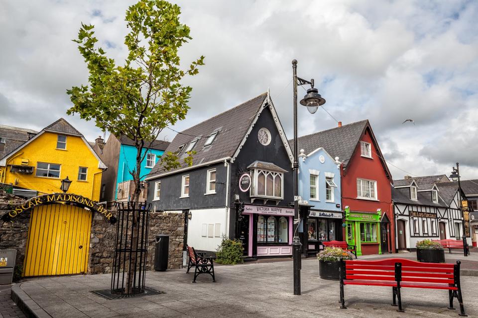 Square in Market Ln in Kinsale is a city on the southern coast of County Cork