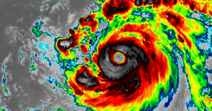 杜蘇芮持續增強，有機會發展成強烈颱風。（圖／翻攝自台灣颱風論壇｜天氣特急臉書）
