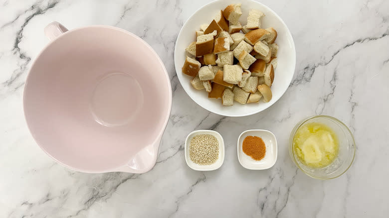 hamburger bun chunks and seasonings