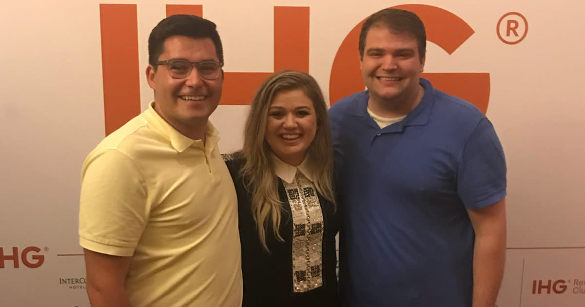 Kelly Clarkson helped this couple get engaged, and the pictures are adorable