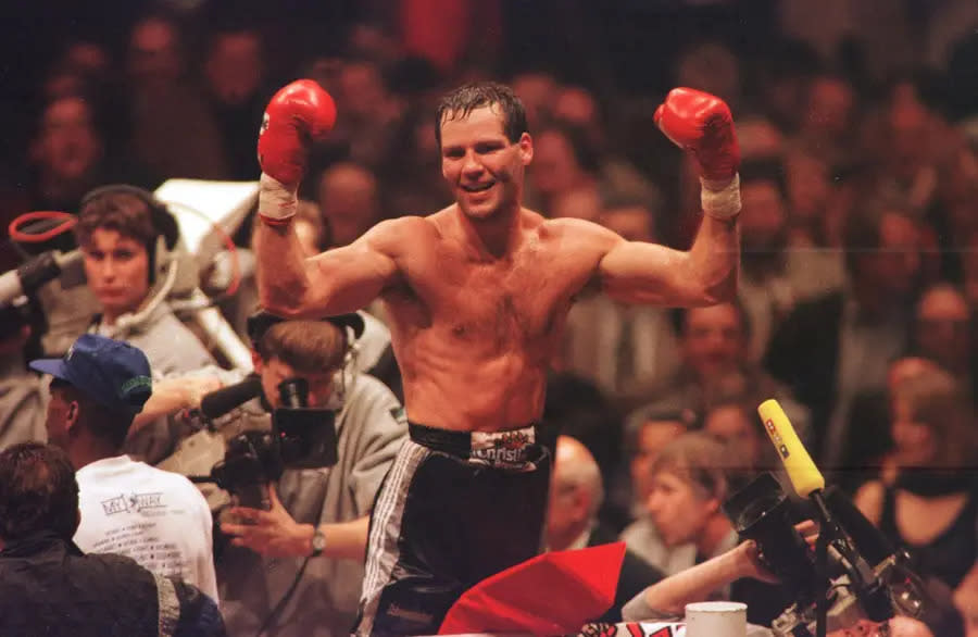 1993: HENRY MASKE (IBF-Halbschwergewicht) - nach einem Punktsieg über Charles Williams darf sich Maske 1993 erstmalig Weltmeister nennen. Nach zehn erfolgreichen Titelverteidigungen setzt es drei Jahre später im Vereinigungskampf gegen Virgil Hill eine Pleite