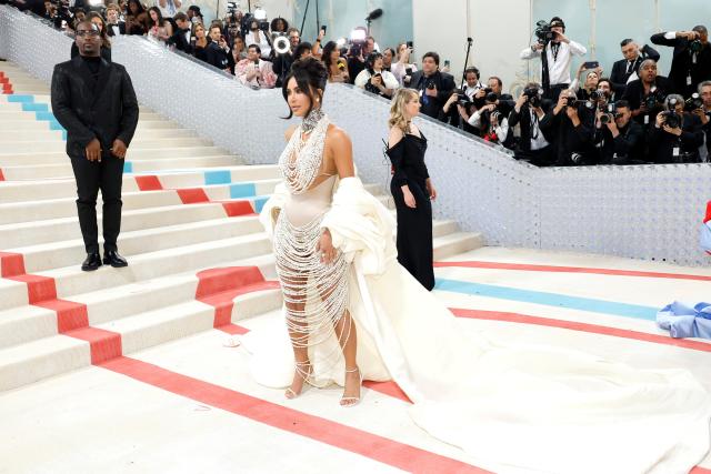Met Gala: Aubrey Plaza admonishes Jared Leto for giant cat outfit