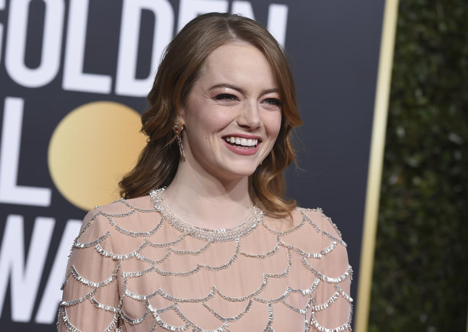 <p>Emma Stone respondió desde el patio de butacas con mucha gracia cuando Sandra Oh ironizó recordando su película <em>asiática</em> ‘Aloha’. “Lo siento”, gritó desde el público. (Foto: Jordan Strauss / Invision / AP). </p>