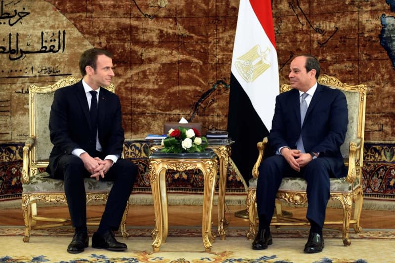 Egyptian President Abdel Fattah El-Sisi (R) meets with his French counterpart Emmanuel Macron. -/Egyptian Presidency/dpa