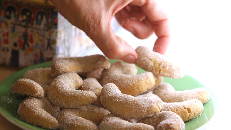 Essen, ohne zuzunehmen: Wer auf Weihnachtsgebäck nicht völlig verzichten möchte, sollte auf viel Bewegung achten. Foto: Karl-Josef Hildenbrand