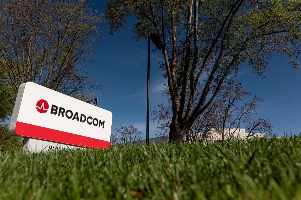 Broadcom-Aktien stiegen, nachdem die Nachfrage nach künstlicher Intelligenz das Wachstum vorangetrieben hatte