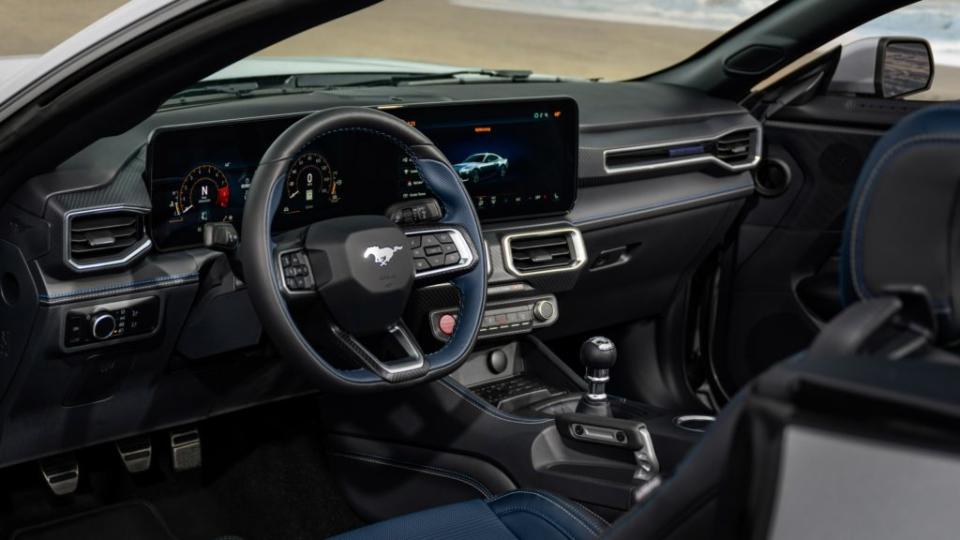 不得不書7代野馬的12.4吋數位儀表與13.4吋SYNC 4車機，看起來科技感十足。(圖片來源/ Ford)