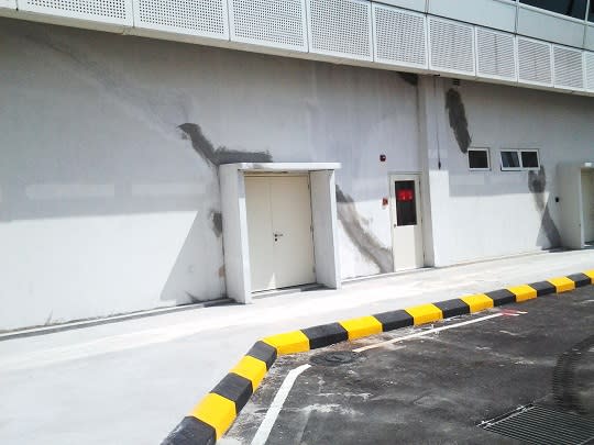 Remedial works to cracks in the terminal building at klia2. – The Malaysian Insider pic, April 2, 2014.