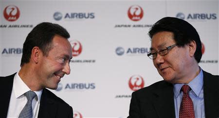 Airbus Chief Executive Fabrice Bregier (L) attends a joint news conference with Japan Airlines President Yoshiharu Ueki in Tokyo October 7, 2013. REUTERS/Toru Hanai