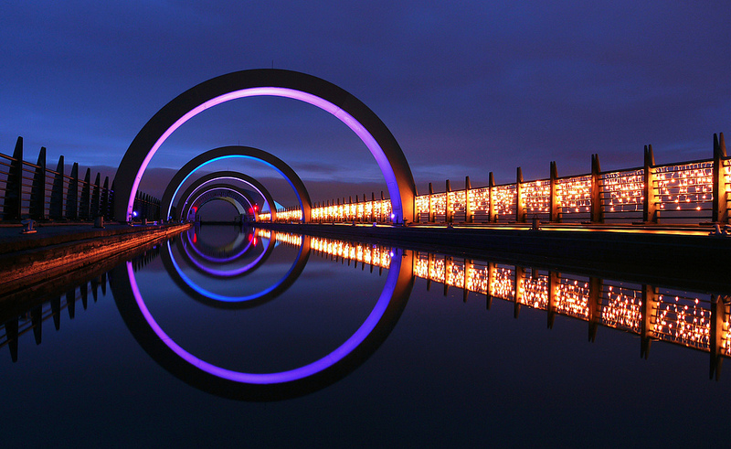 The Falkirk wheel with Christmas lights, Falkirk, Scotland. (<a href="http://www.flickr.com/photos/kenny_barker/8233306313/in/pool-yahoo-break-news/" rel="nofollow noopener" target="_blank" data-ylk="slk:Photo by Kenny Barker on Flickr.;elm:context_link;itc:0;sec:content-canvas" class="link ">Photo by Kenny Barker on Flickr.</a>)