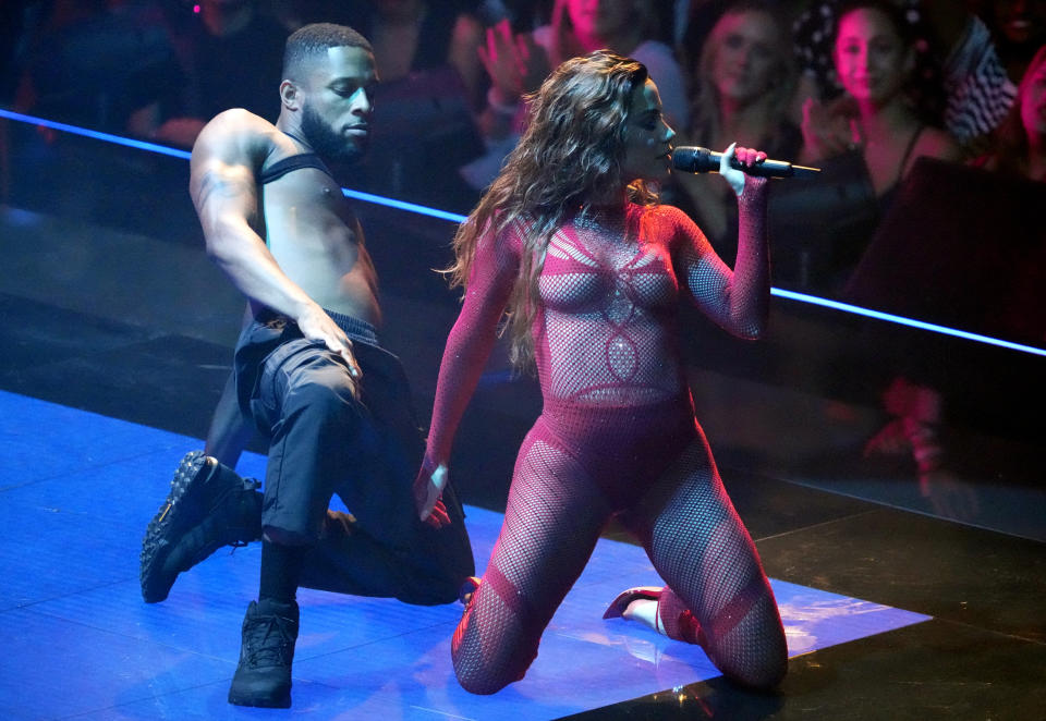 Anitta interpreta "Envolver" en los Premios MTV a los Videos Musicales en el Prudential Center el domingo 28 de agosto de 2022 en Newark, Nueva Jersey. (Foto Charles Sykes/Invision/AP)