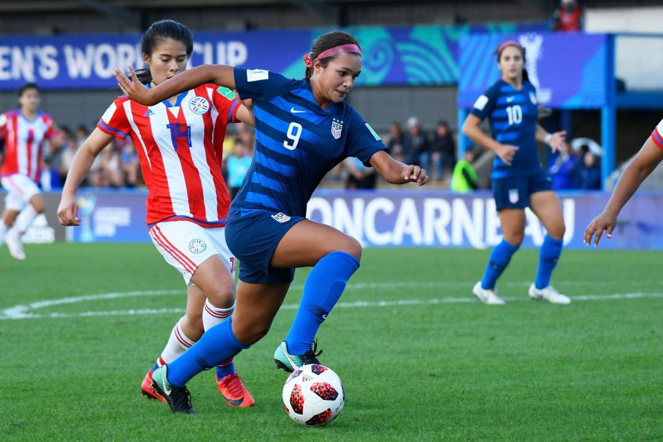 USA's forward Sophia Smith (R) vies with Paraguay's defender Natalia Villasanti during the Women's World Cup U20 Group C football match between USA and Paraguay on August 9, 2018, at the Guy Piriou Stadium in Concarneau, western France.