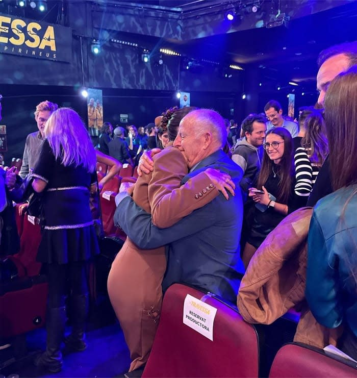 Laura Escanes se emociona al compartir el abrazo con su abuelo